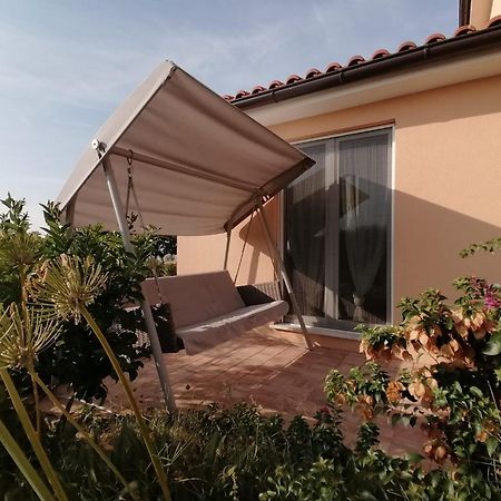 Vila Dubravka - Schoen Und Komfortabel Inmitten Von Olivenbaeumen Und Weinbergen Mit Whirlpool Valtura Eksteriør bilde